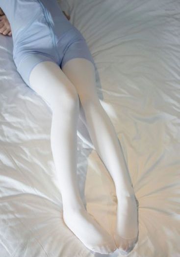 森林里的熊先生在冬眠中